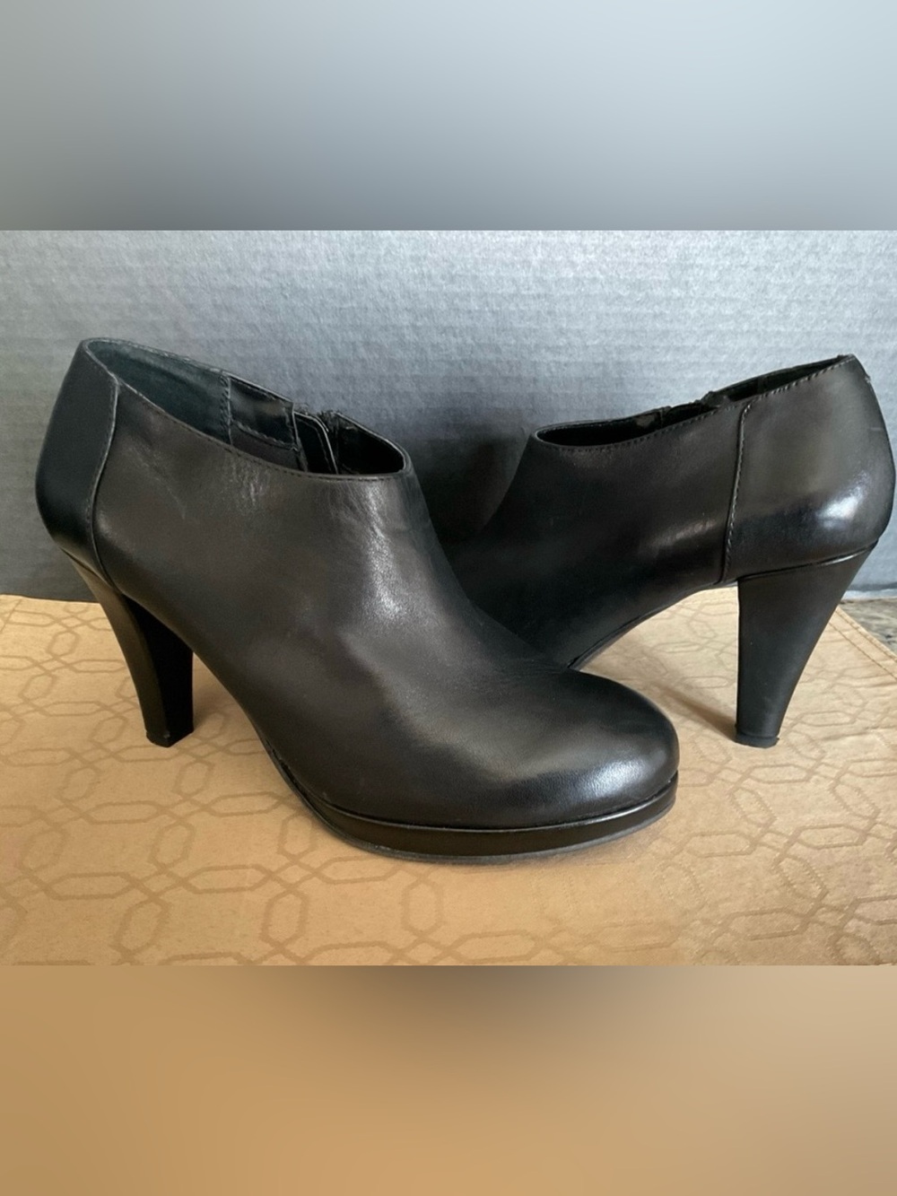 Cynthia Rowley Lovebird Elegant Black Leather Platform/Heeled Ankle Boots 8M